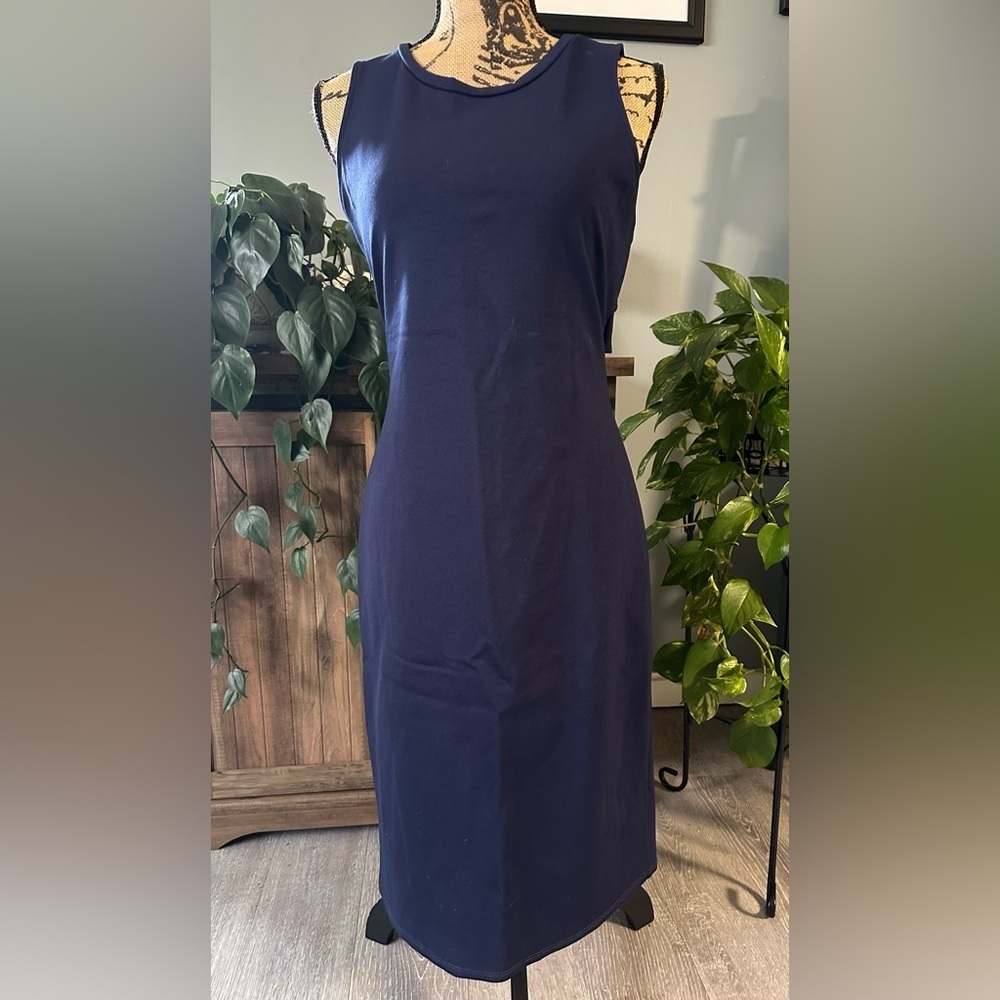 Mynta Capricorn open back midi dress, navy blue. Size Small Petite. NWT.